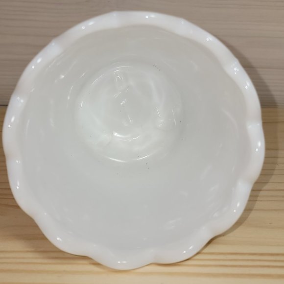 westmoreland footed, paneled grape pattern planter - Picture 2 of 3